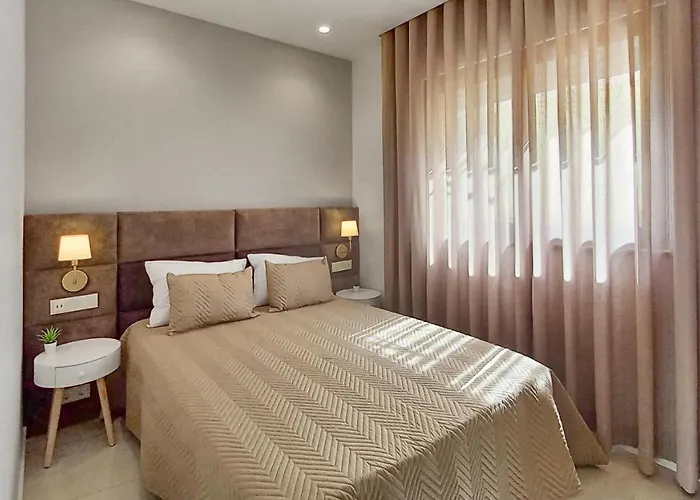 Seven Seas Apartments