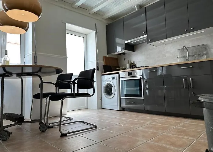 100 Meters From The Beach! Rua Da Paz Nazare